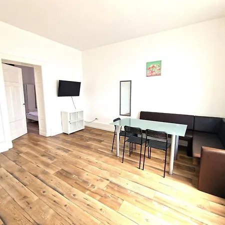 Worker's In L1-4 勒沃库森