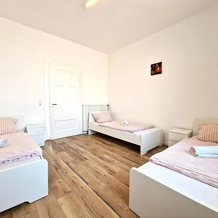 Worker's In L1-4 Aparthotel Leverkusen