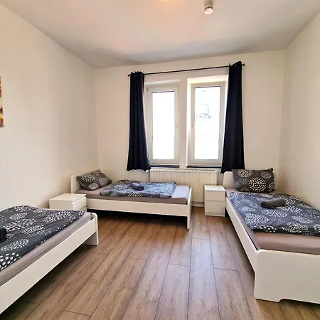 Worker's In L1-4 Aparthotel