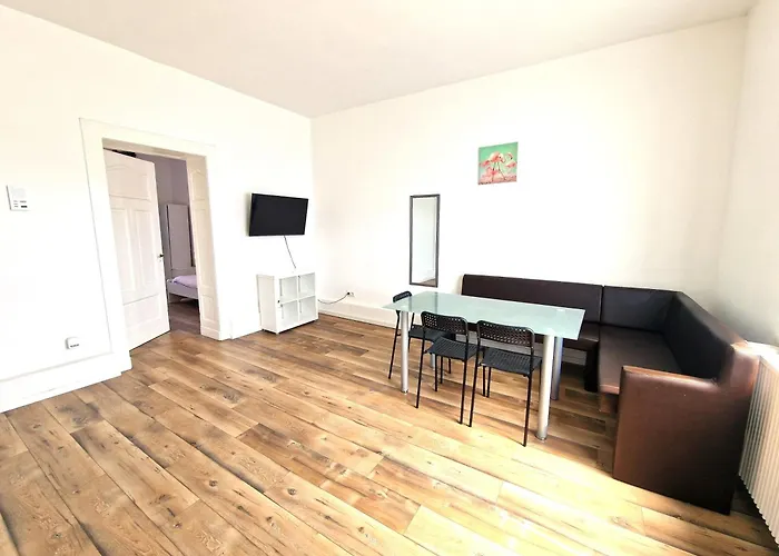 Worker's In L1-4 勒沃库森