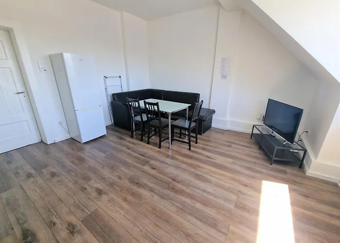 Worker's In L1-4 勒沃库森